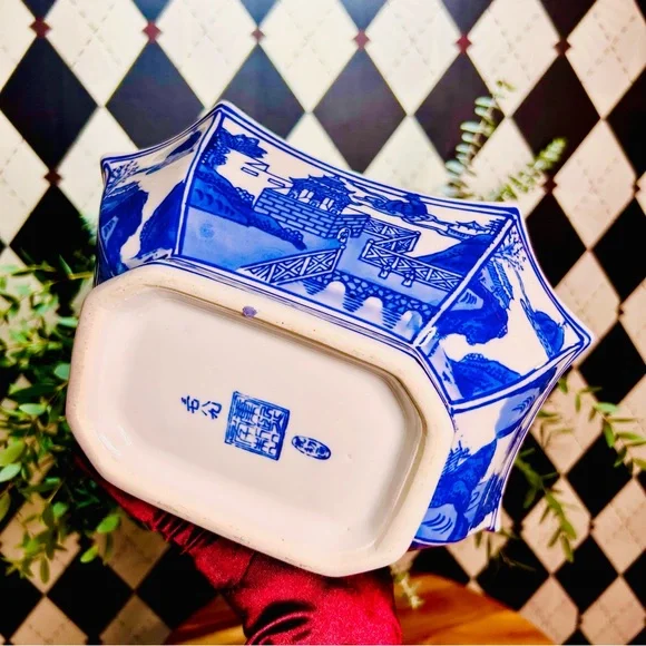 Vintage Asian Blue and White Porcelain Hexagonal Bowl - Picture 3 of 9